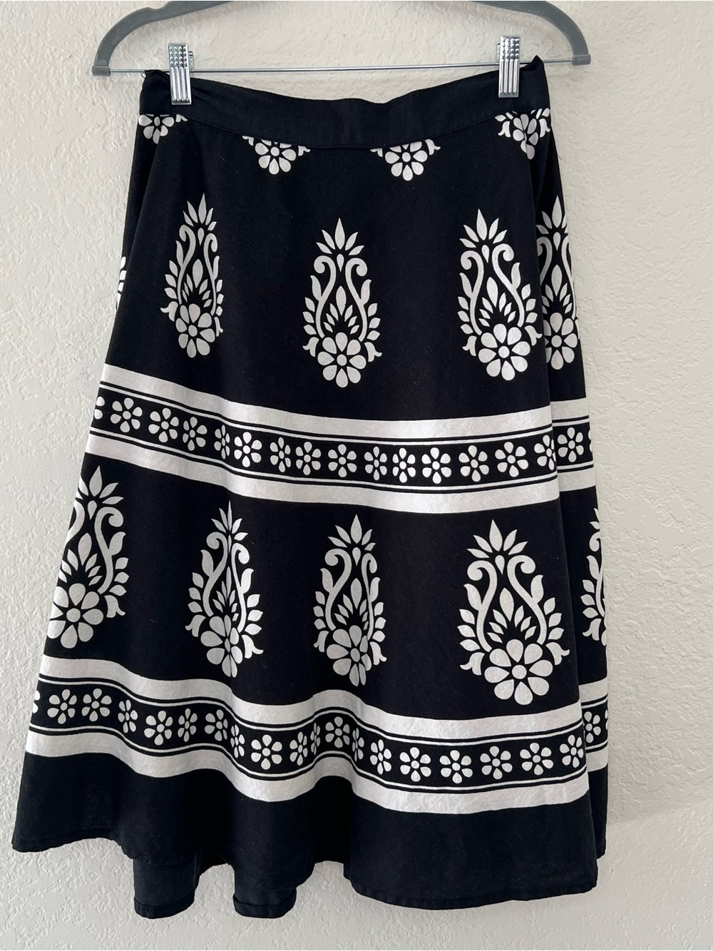 VTG Y2K Studio West Black & White Floral Knee Length Cotton Skirt - Size Medium